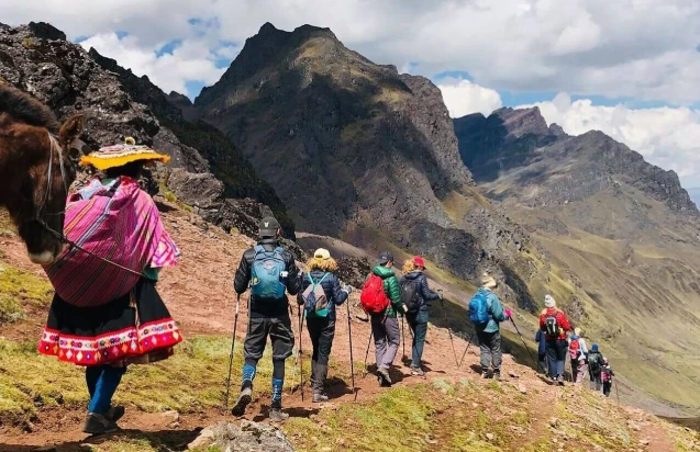 lares trek gallery